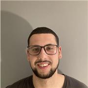Licenciado en Filología Hispánica y con estudios en la escuela de idiomas de Menorca.